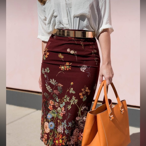 Size 8 petite long vintage pencil type skirt. Brand is Brigg. - Picture 12 of 13